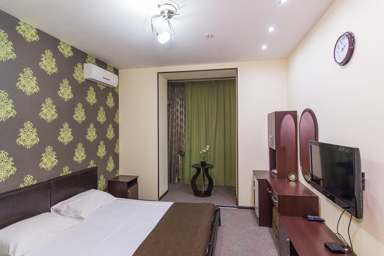 Siesta Hotel Kharkiv Exterior photo